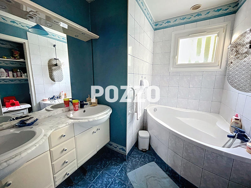 Maison - 244 m² - 7 pièces