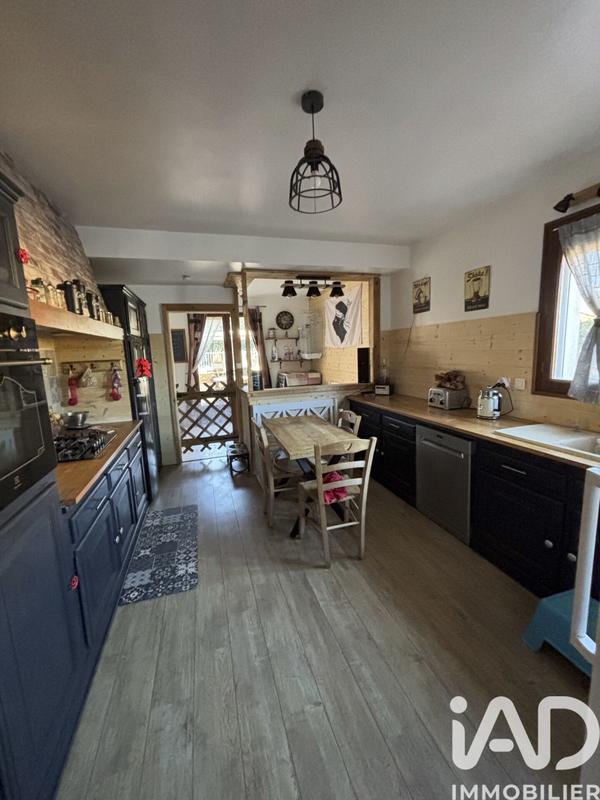 Maison - 225 m² - 8 pièces