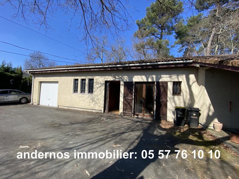 Maison traditionnelle - 239 m² - 10 pièces