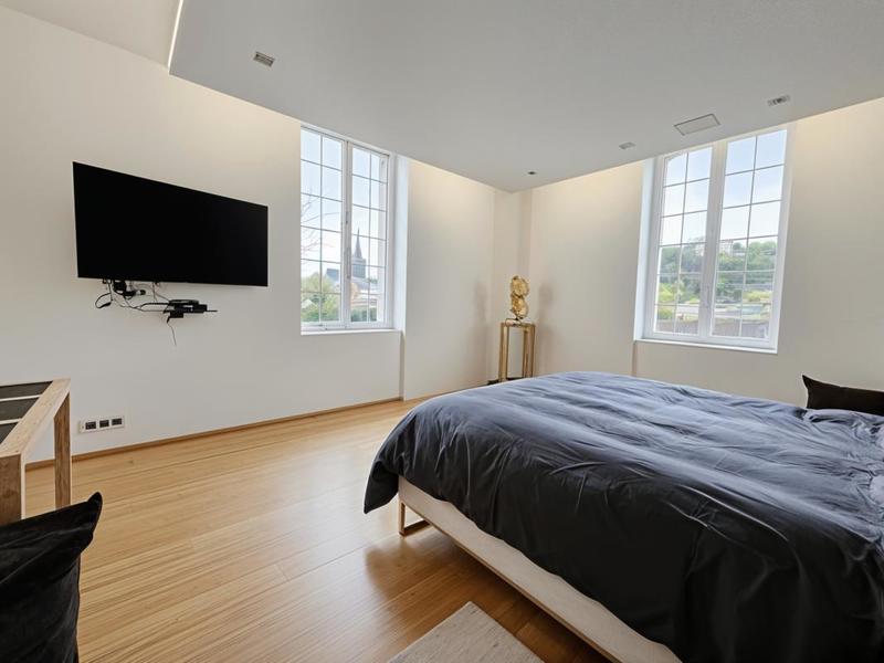 Maison - 1 200 m² - 16 pièces