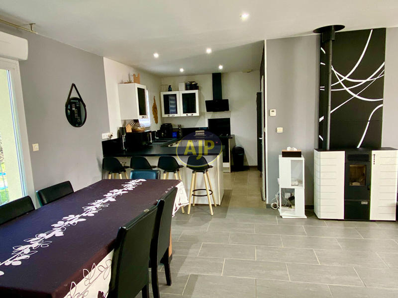 Maison - 101 m² - 5 pièces