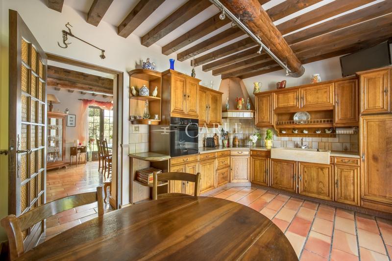 Maison - 238 m² - 8 pièces