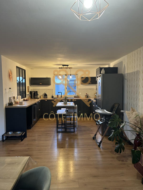 Maison - 95 m² - 5 pièces