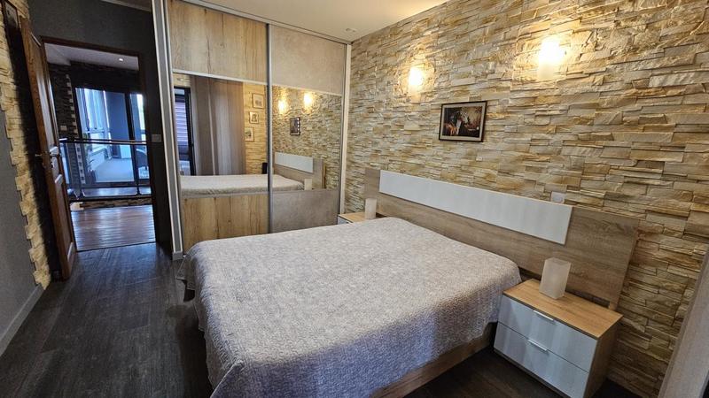 Maison - 203 m² - 7 pièces