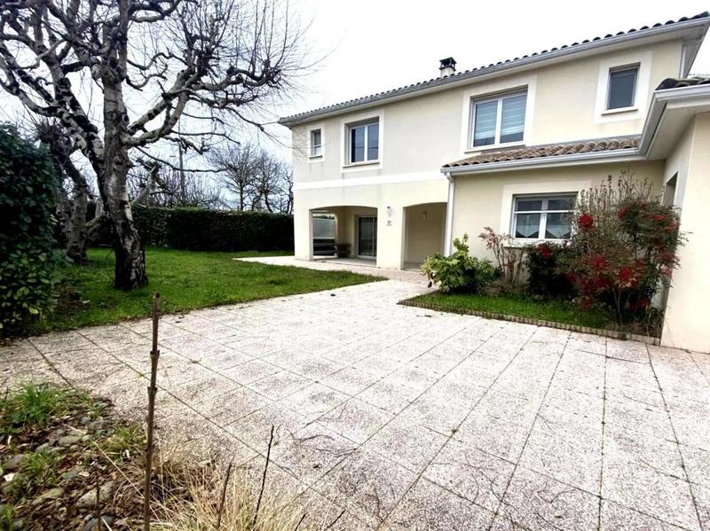 Propriété - 240 m² - 6 pièces