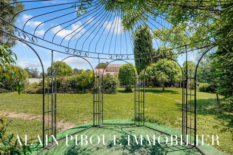 Maison traditionnelle - 173 m² - 6 pièces