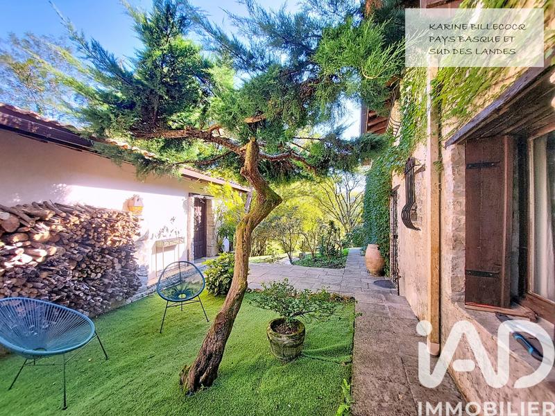 Maison - 338 m² - 12 pièces