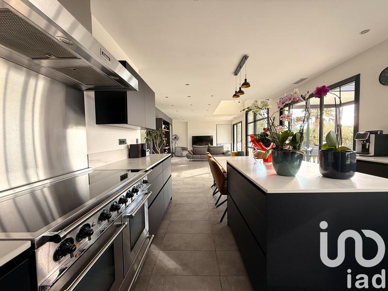 Maison - 219 m² - 5 pièces