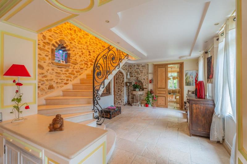 Demeure - 654 m² - 29 pièces