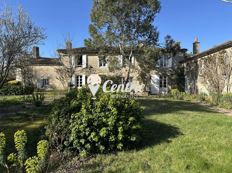 Maison ancienne - 230 m² - 8 pièces