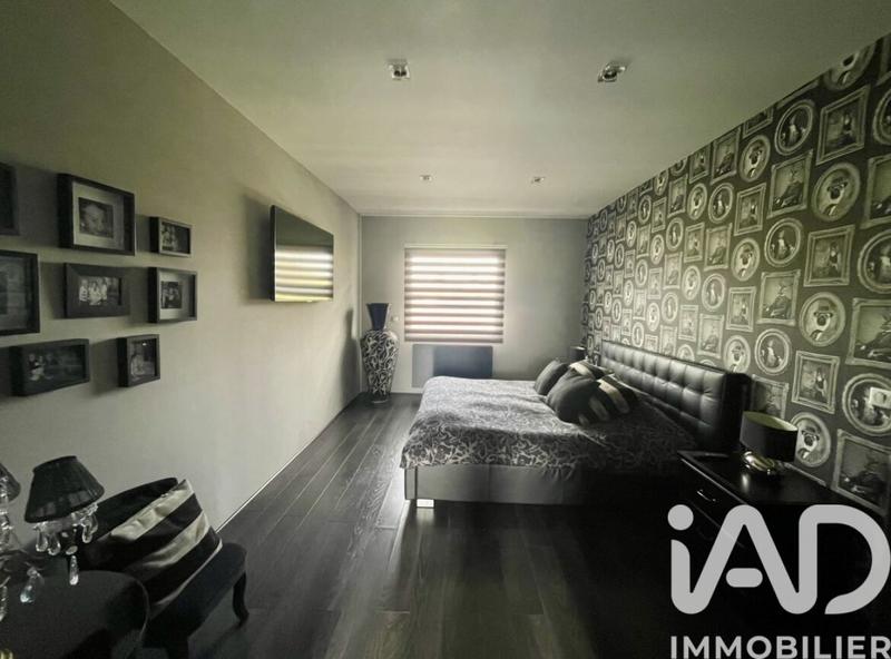 Maison - 285 m² - 9 pièces