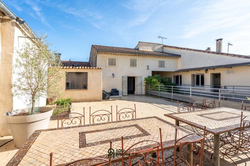 Maison - 220 m² - 12 pièces