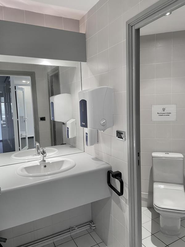 Local commercial - 85 m² - 4 pièces