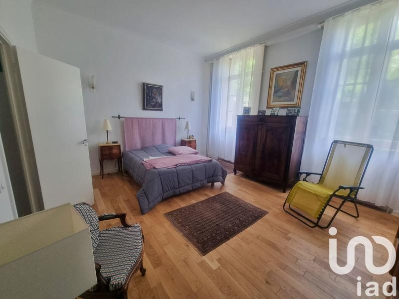 Maison - 331 m² - 9 pièces