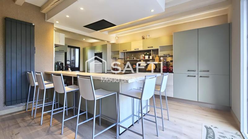 Maison - 265 m² - 8 pièces