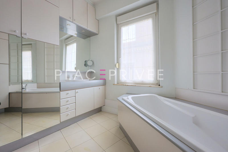 Appartement - 151 m² - 7 pièces