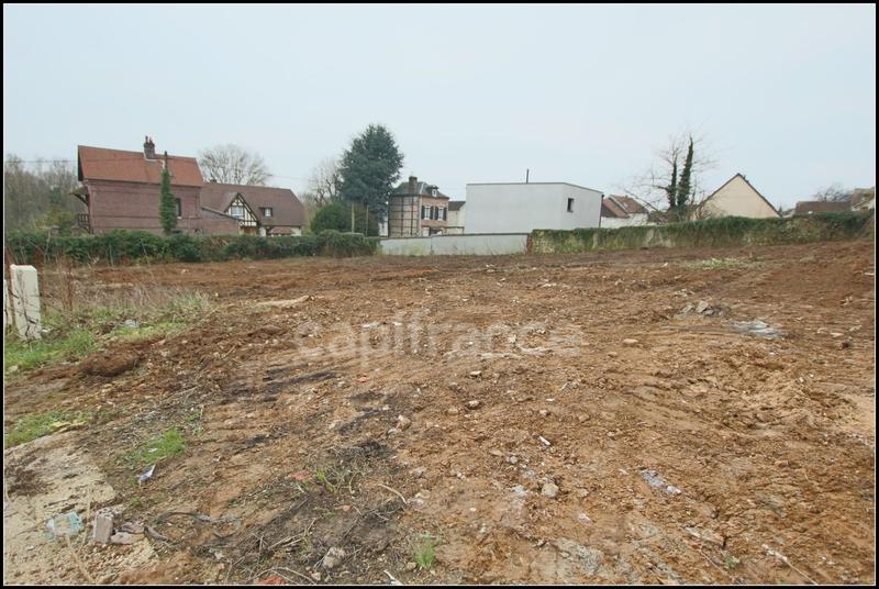Terrain constructible - 1 106 m²