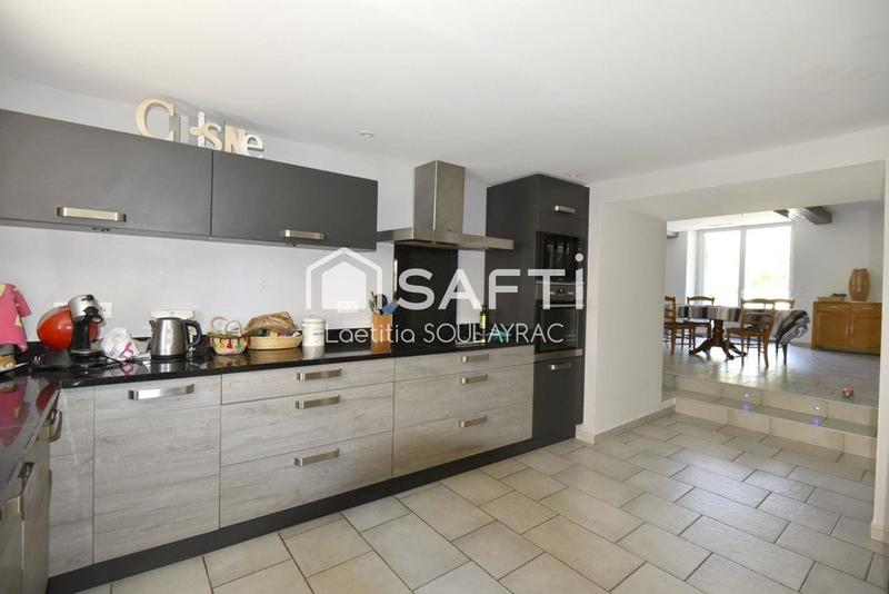 Maison - 205 m² - 5 pièces