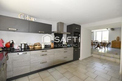 Maison - 205 m² - 5 pièces