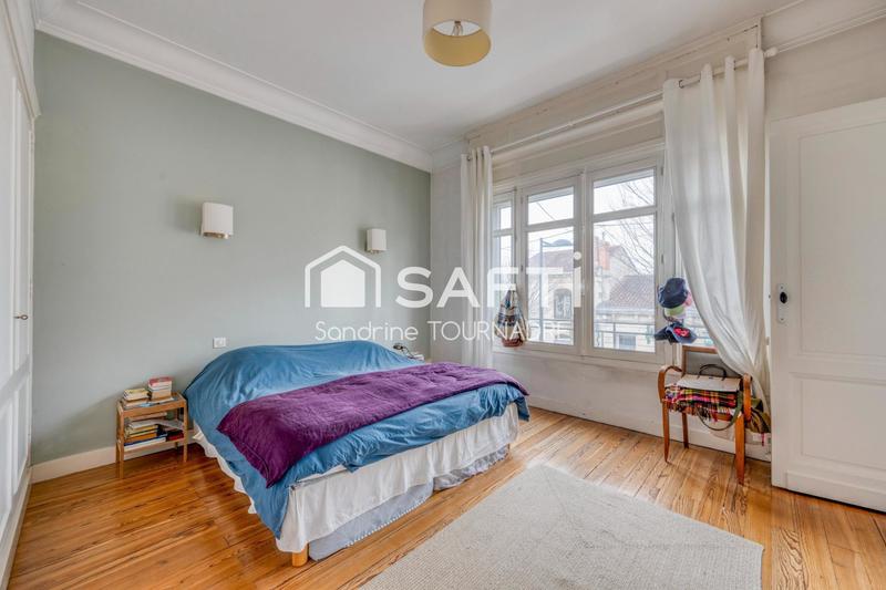 Hôtel particulier - 203 m² - 7 pièces