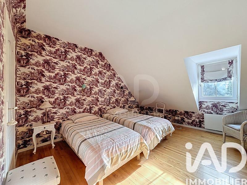 Maison - 238 m² - 9 pièces