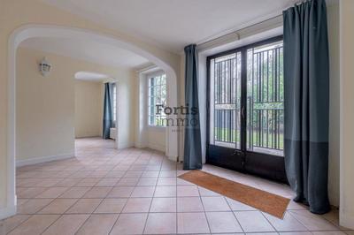 Demeure - 297 m² - 8 pièces