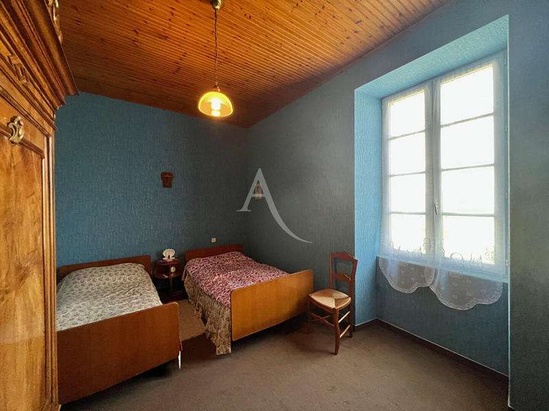 Maison - 250 m² - 9 pièces