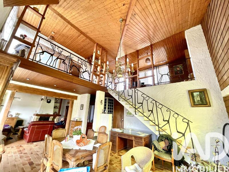 Maison - 240 m² - 8 pièces