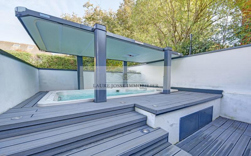 Maison contemporaine - 366 m² - 12 pièces