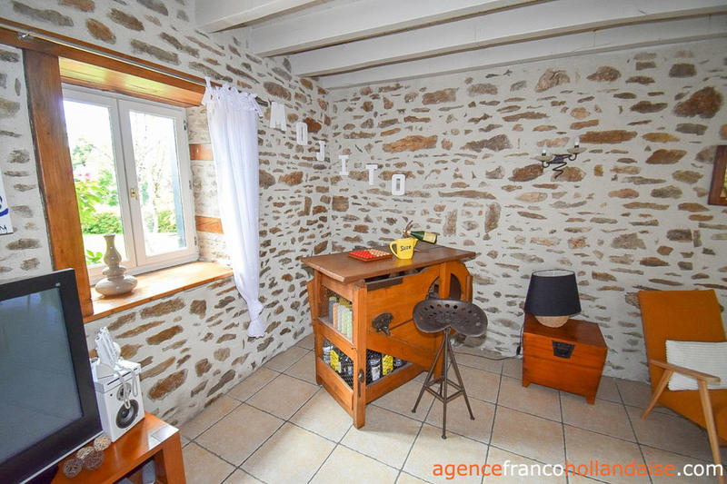 Maison - 216 m² - 9 pièces