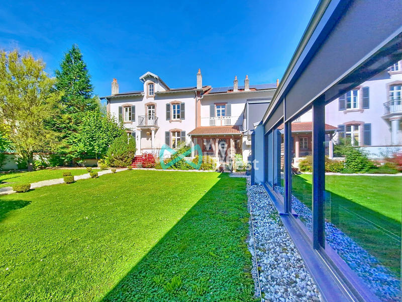 Maison - 445 m² - 7 pièces