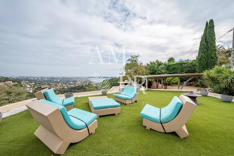 Villa - 265 m² - 6 pièces