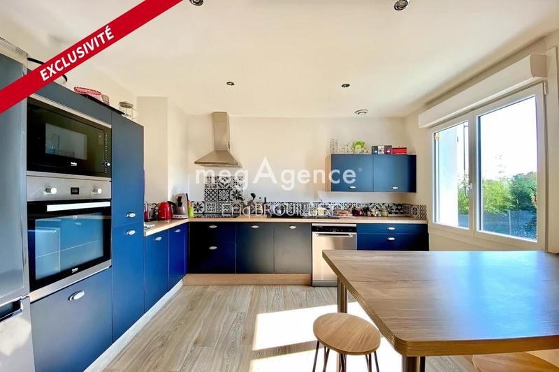 Maison - 212 m² - 9 pièces