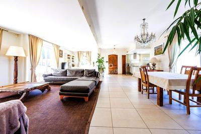 Propriété - 200 m² - 5 pièces