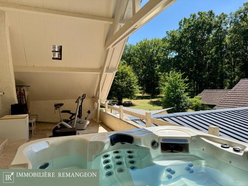 Propriété - 349 m² - 7 pièces