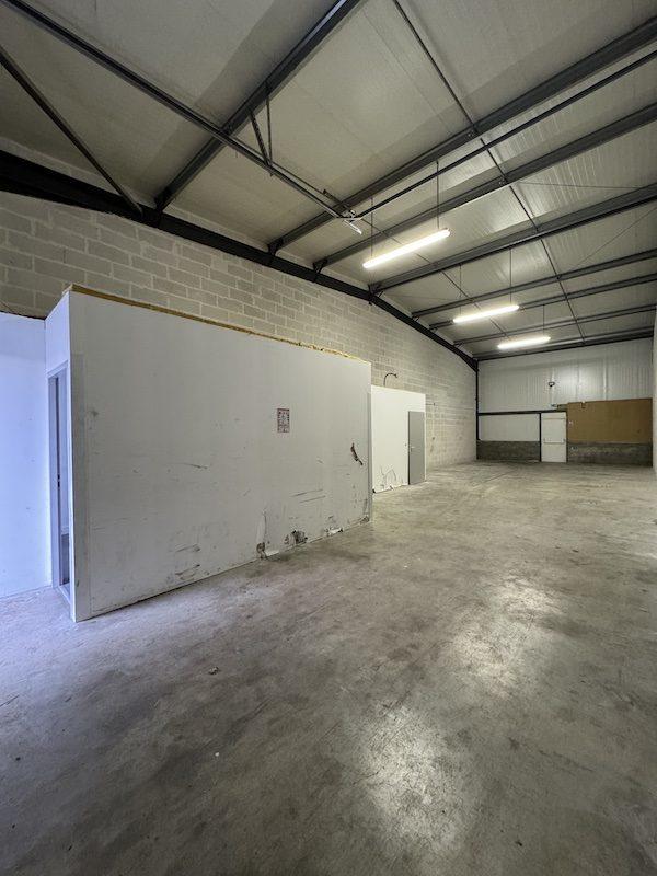 Local d'activités - 138 m² - 3 pièces