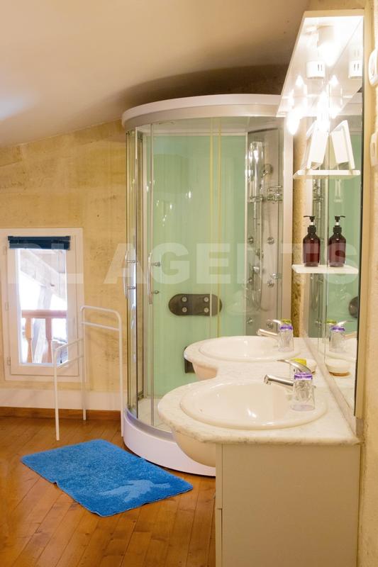 Propriété - 341 m² - 12 pièces