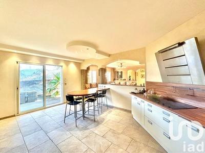 Maison - 235 m² - 11 pièces