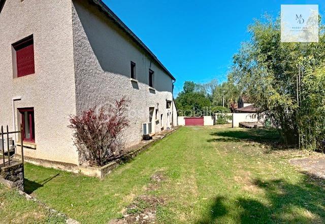 Maison de village - 189 m² - 9 pièces