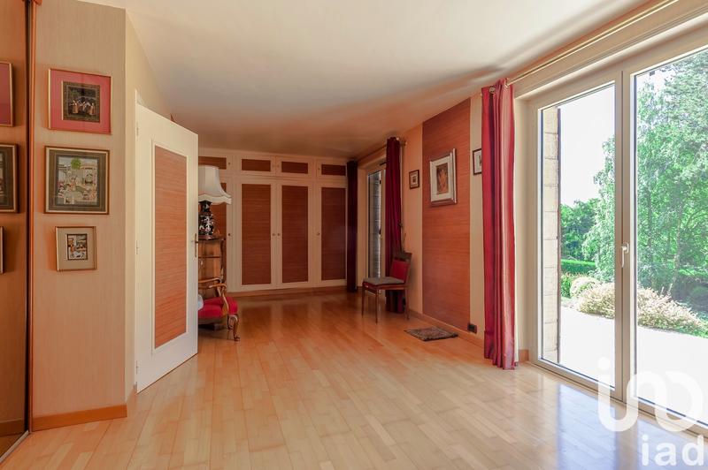 Maison - 220 m² - 8 pièces