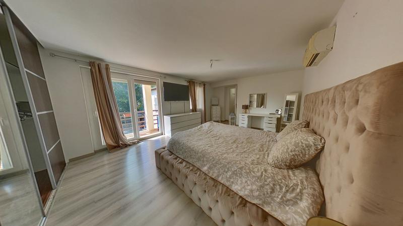 Maison - 254 m² - 7 pièces