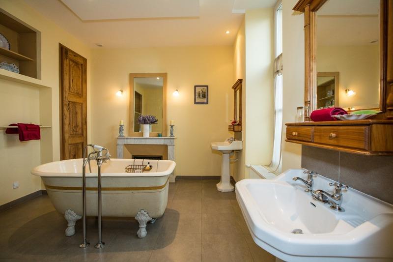 Propriété - 648 m² - 29 pièces