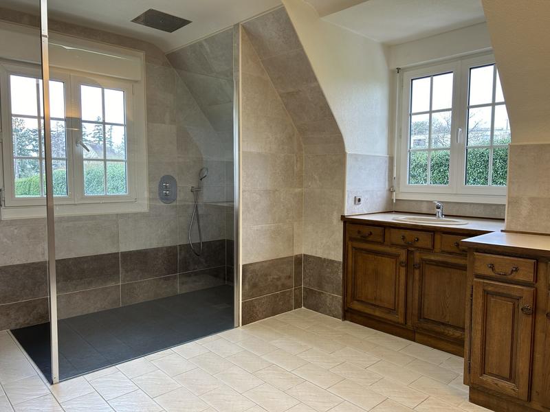 Maison traditionnelle - 213 m² - 7 pièces