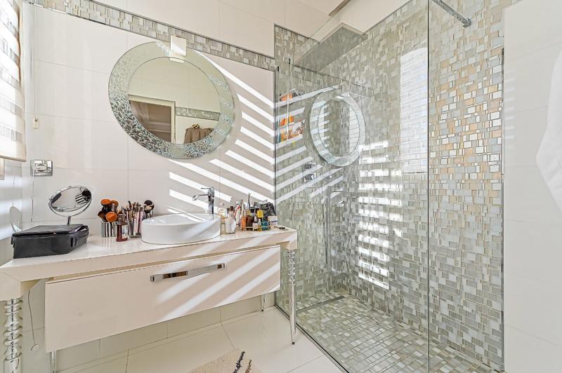 Maison - 340 m² - 8 pièces