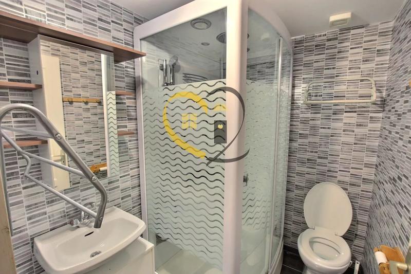 Maison - 250 m² - 13 pièces