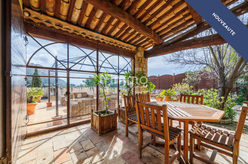 Maison - 260 m² - 10 pièces