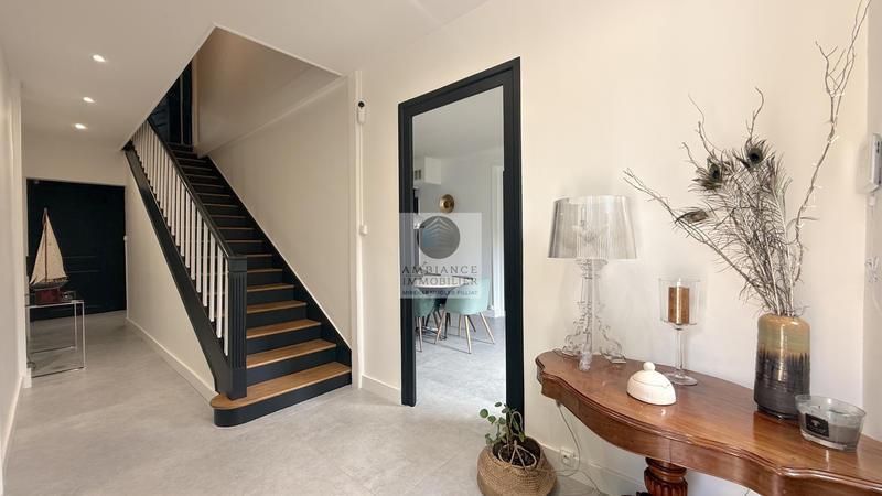 Maison - 174 m² - 9 pièces