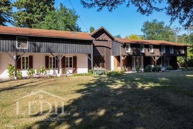 Demeure - 320 m² - 7 pièces