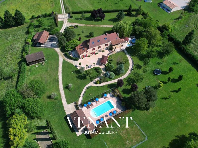 Villa - 457 m² - 16 pièces