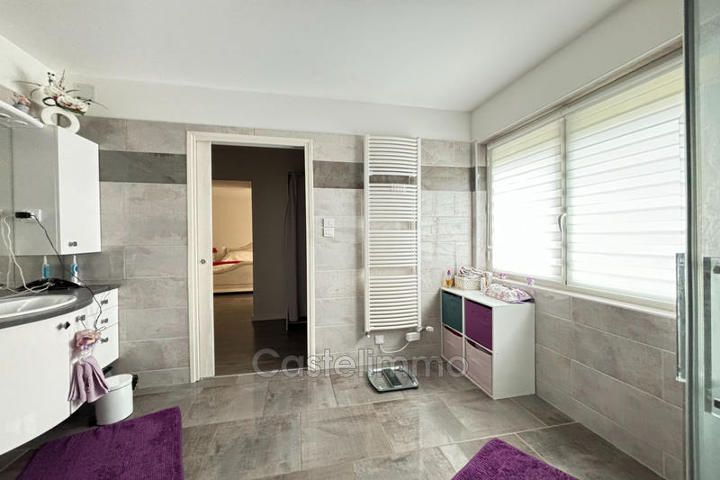 Maison - 370 m² - 10 pièces